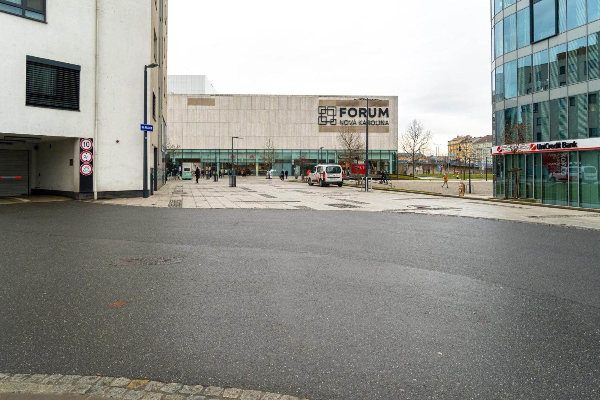 Bnb New Beautiful Apartment In The Center Of Ostrava With Option Garage Parking Eksteriør billede