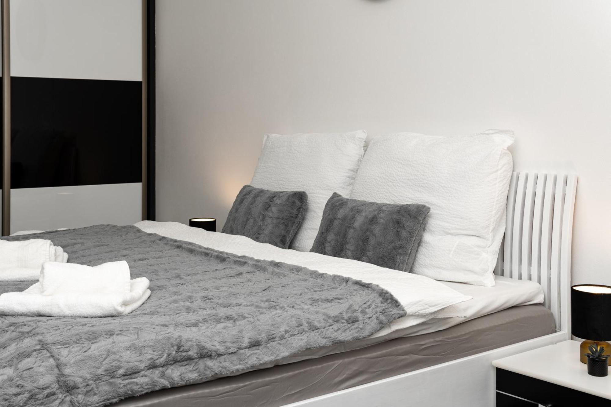Bnb New Beautiful Apartment In The Center Of Ostrava With Option Garage Parking Eksteriør billede