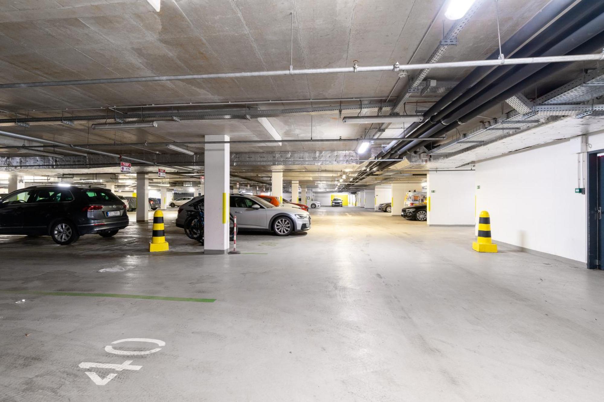 Bnb New Beautiful Apartment In The Center Of Ostrava With Option Garage Parking Eksteriør billede