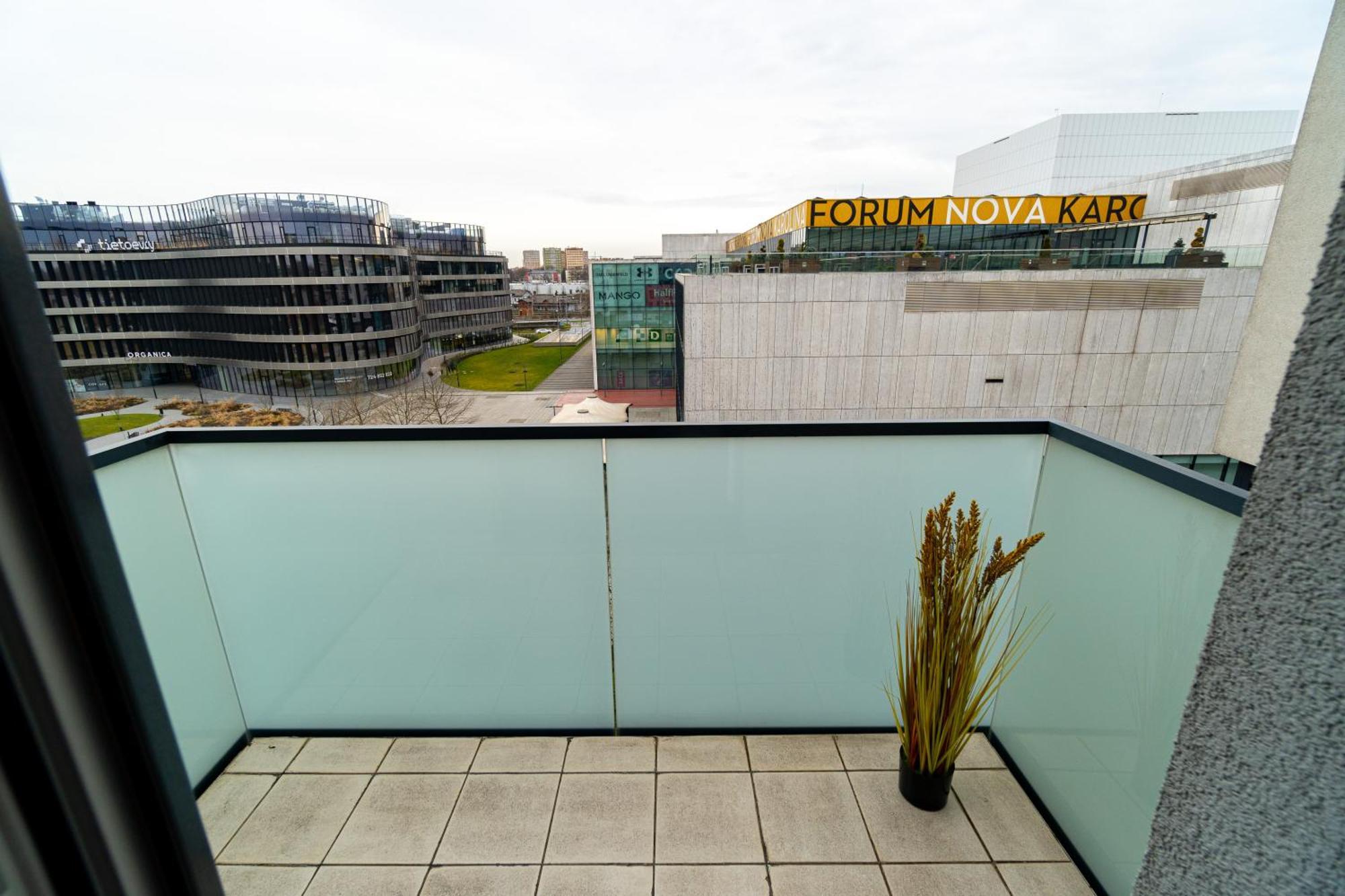 Bnb New Beautiful Apartment In The Center Of Ostrava With Option Garage Parking Eksteriør billede