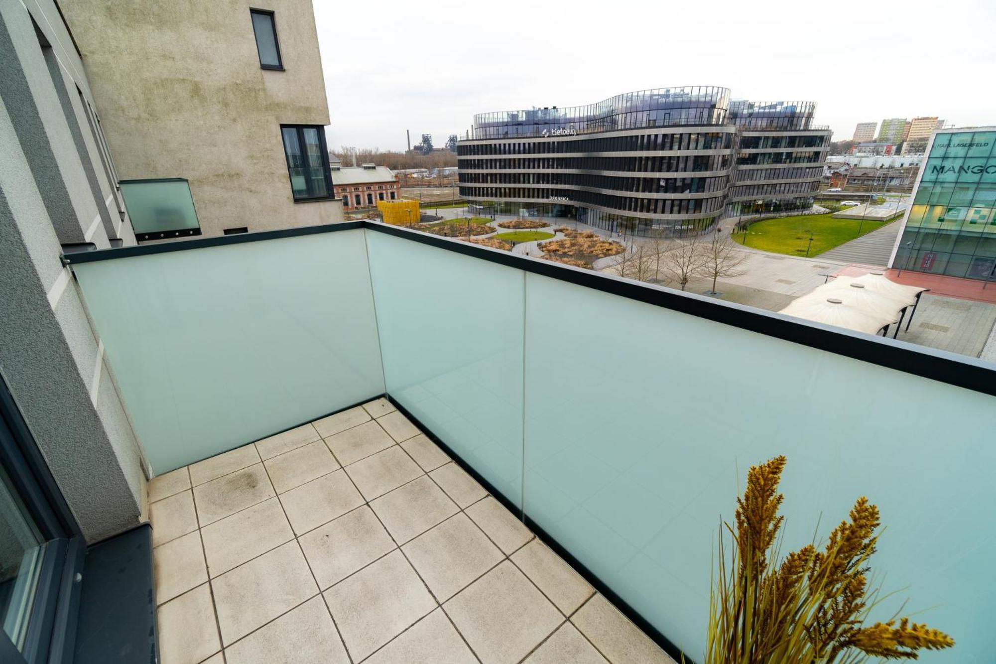 Bnb New Beautiful Apartment In The Center Of Ostrava With Option Garage Parking Eksteriør billede