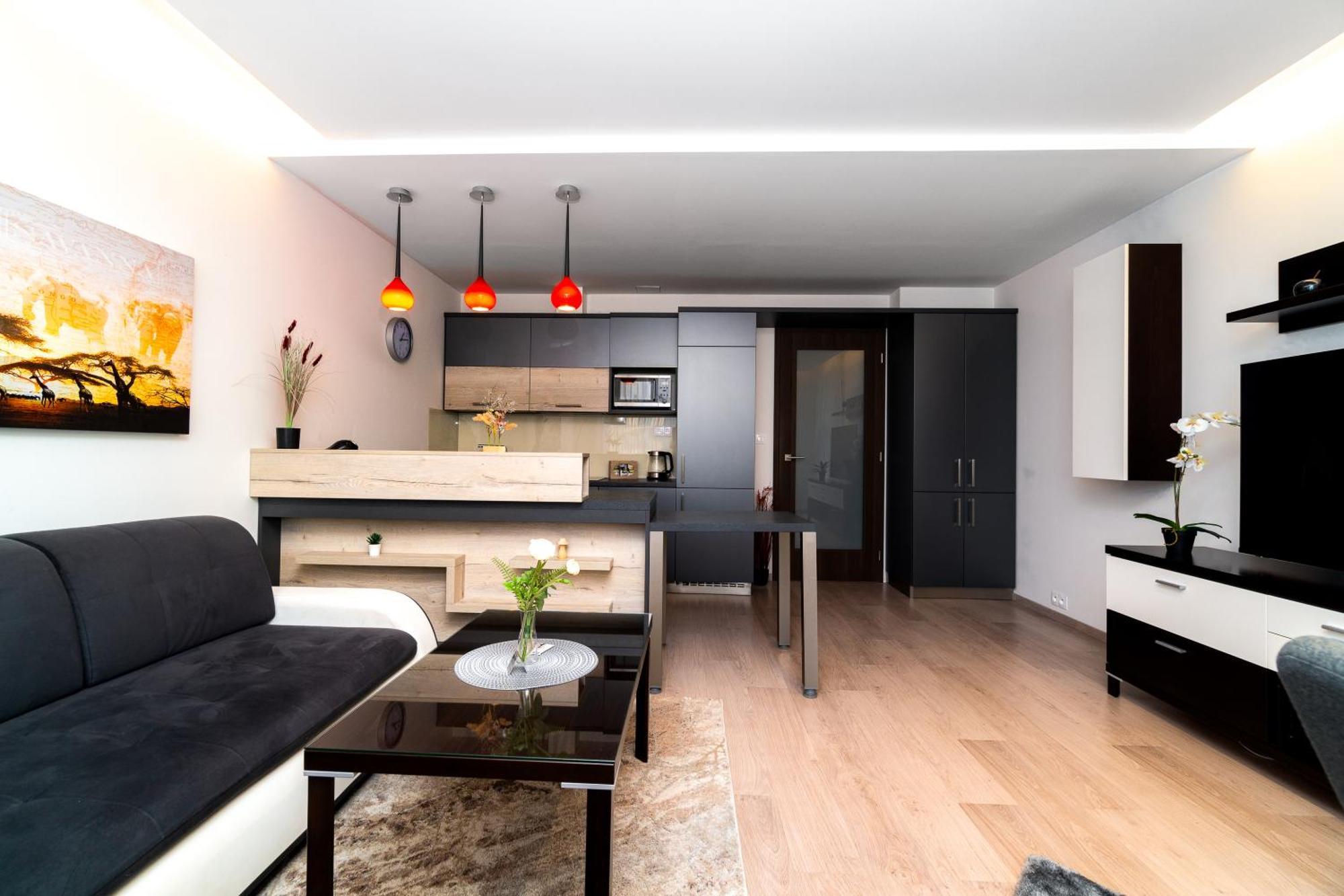 Bnb New Beautiful Apartment In The Center Of Ostrava With Option Garage Parking Eksteriør billede