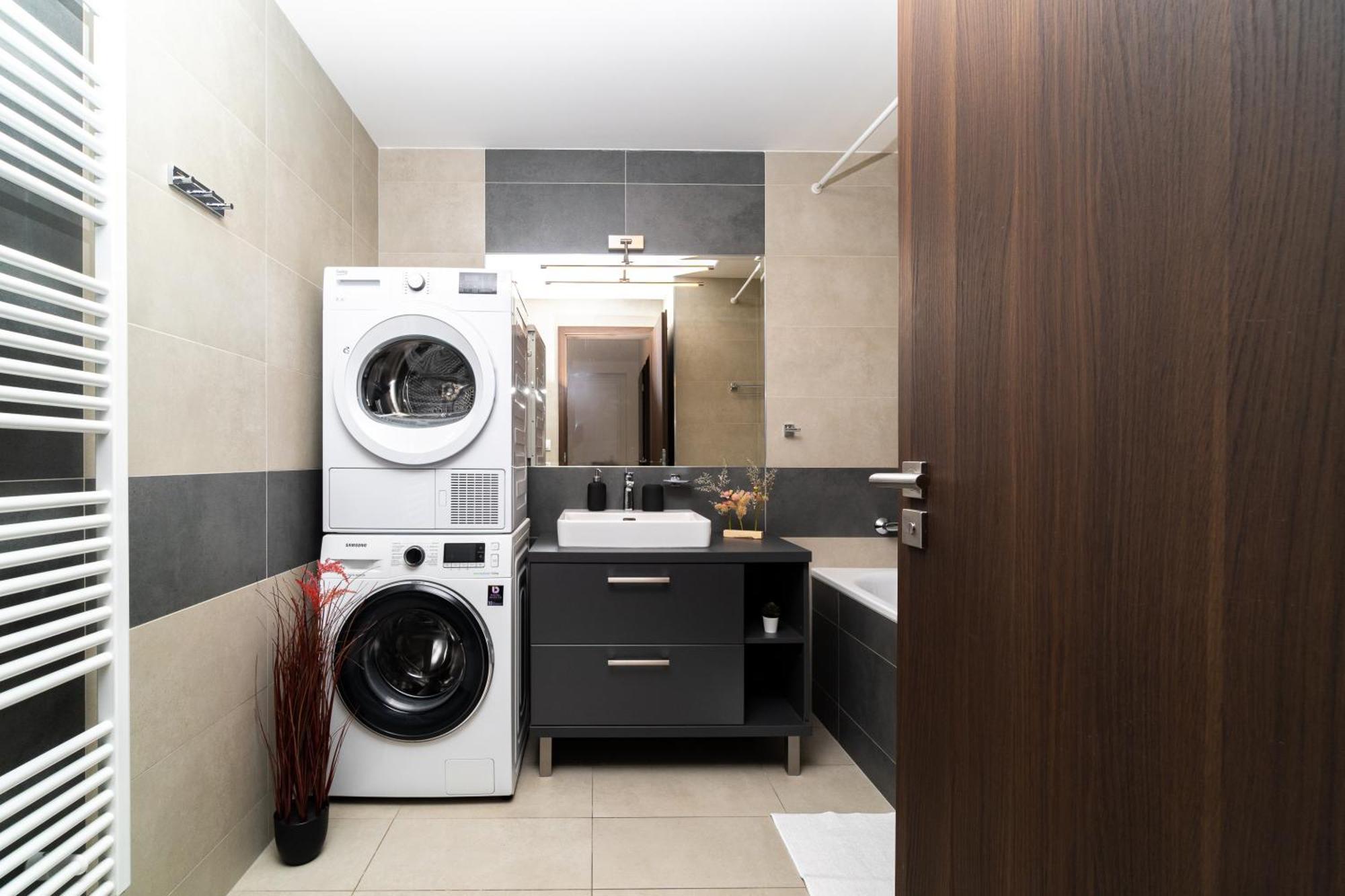 Bnb New Beautiful Apartment In The Center Of Ostrava With Option Garage Parking Eksteriør billede